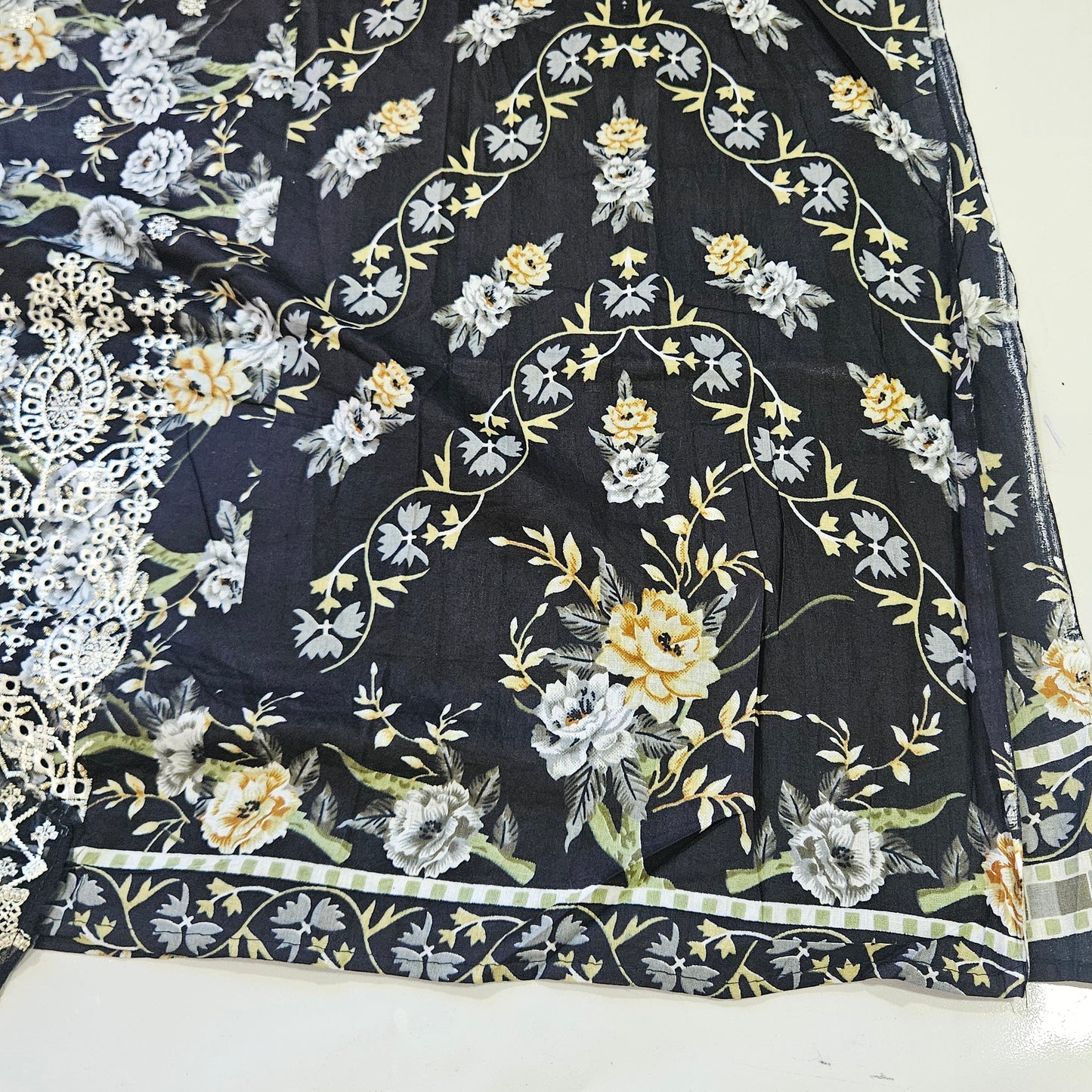 FIZA CHIKANKARI PATCH SUIT 3