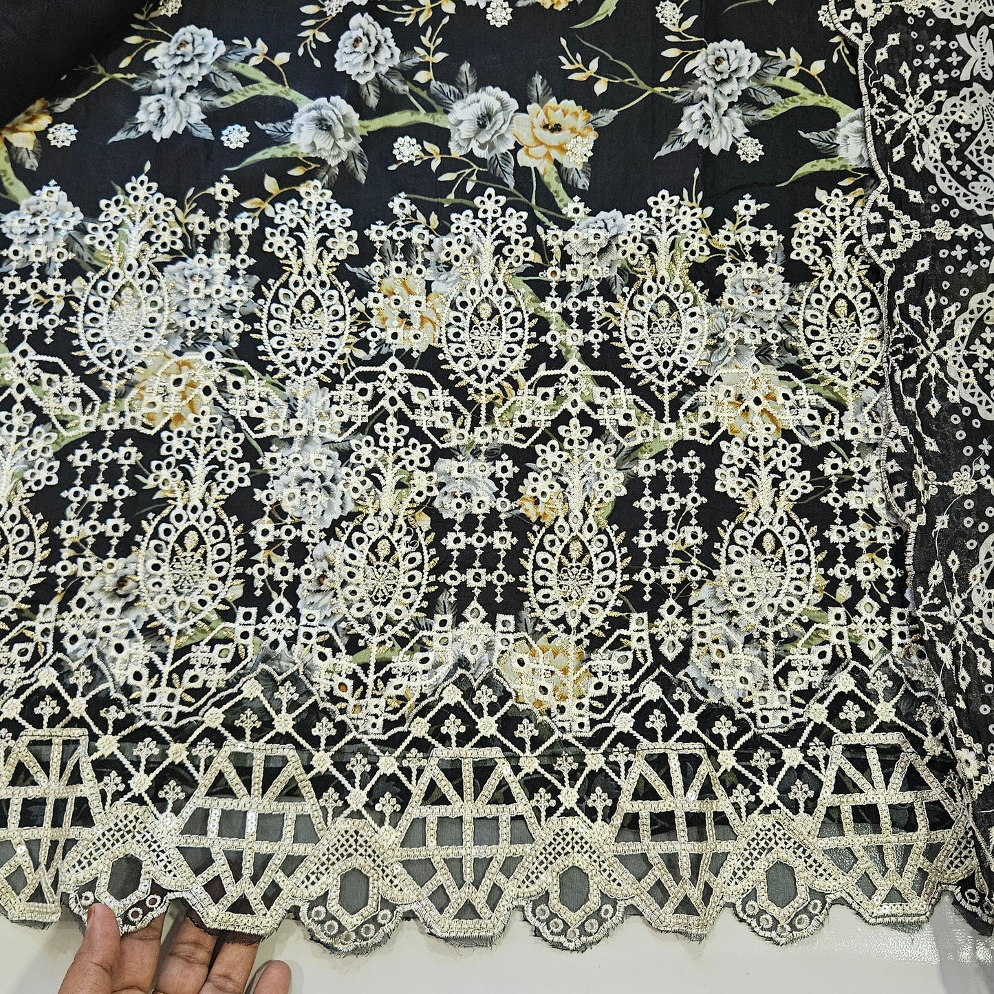FIZA CHIKANKARI PATCH SUIT 3