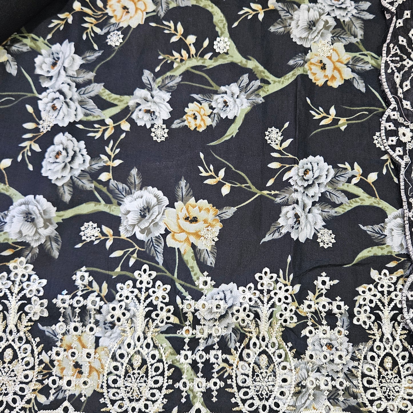 FIZA CHIKANKARI PATCH SUIT 3