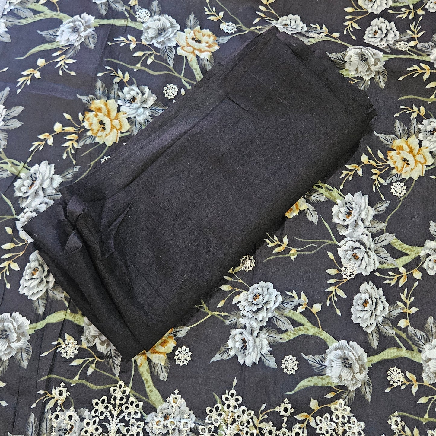 FIZA CHIKANKARI PATCH SUIT 3