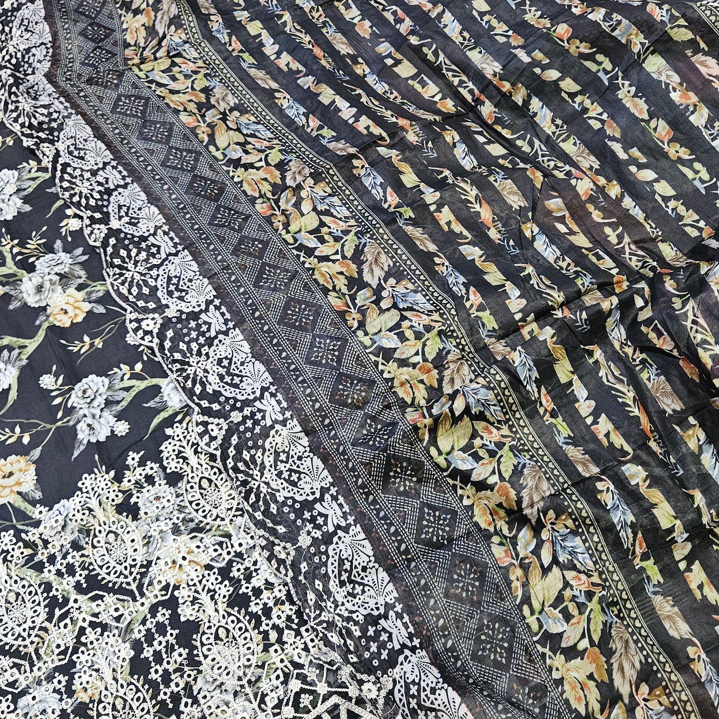 FIZA CHIKANKARI PATCH SUIT 3