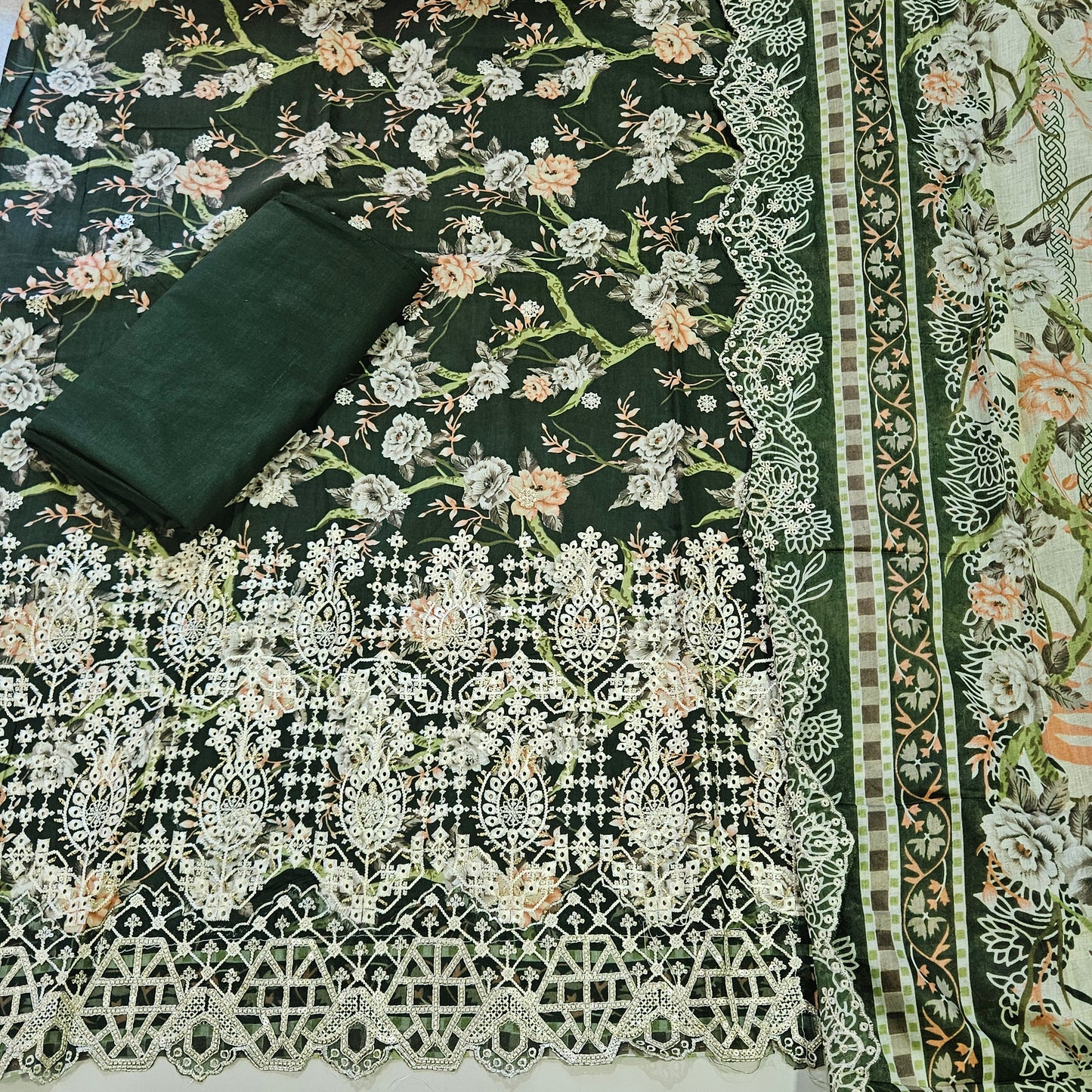 FIZA CHIKANKARI PATCH SUIT 4