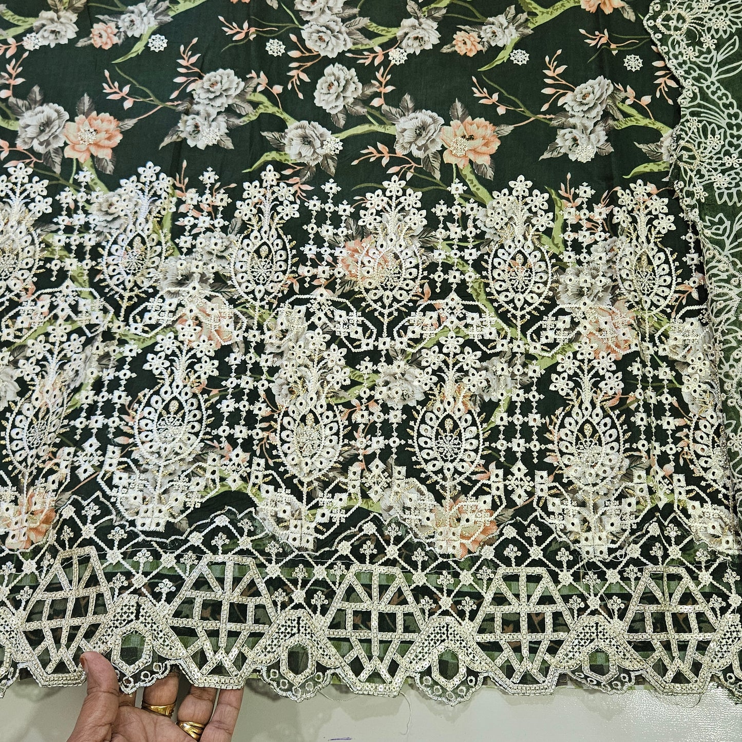 FIZA CHIKANKARI PATCH SUIT 4