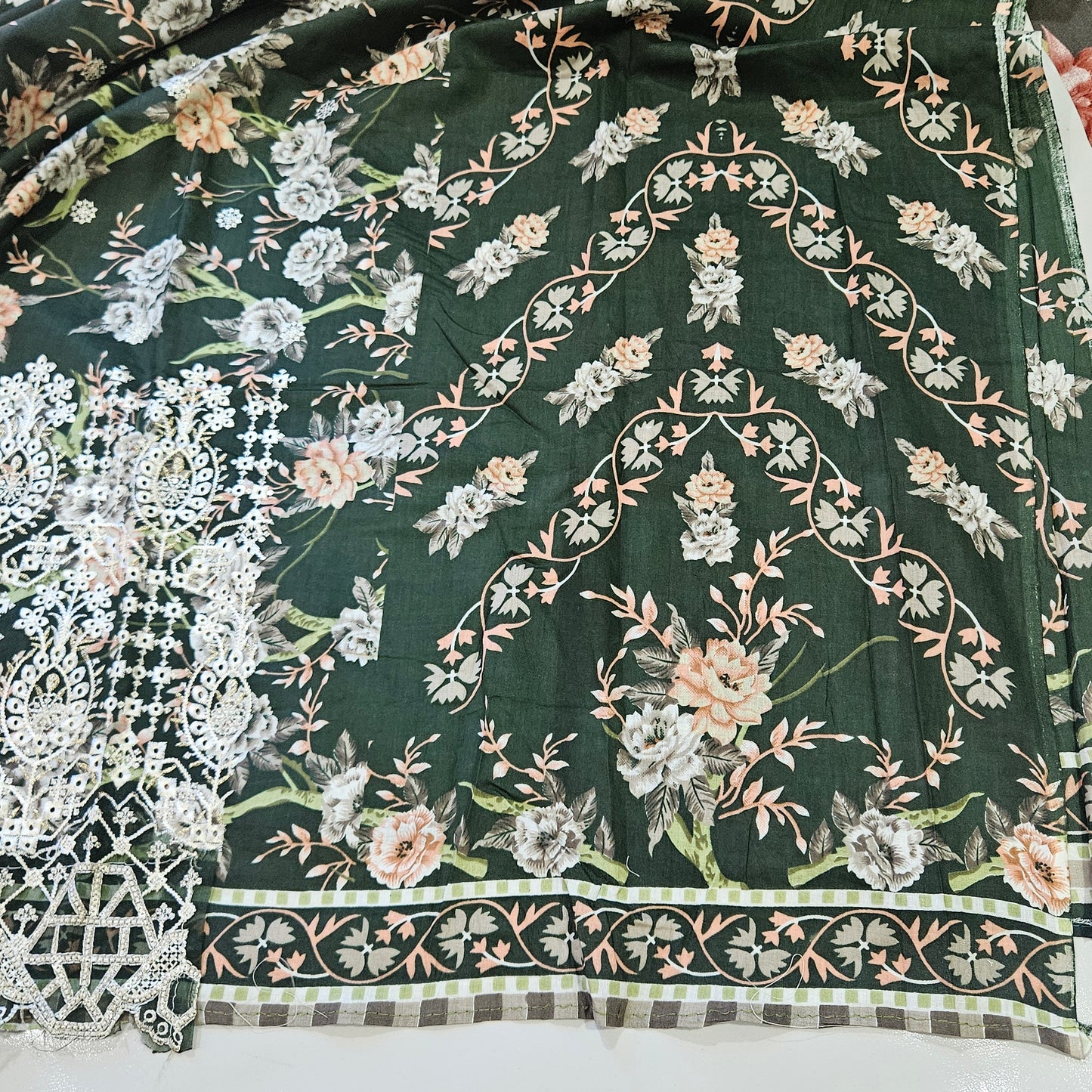 FIZA CHIKANKARI PATCH SUIT 4